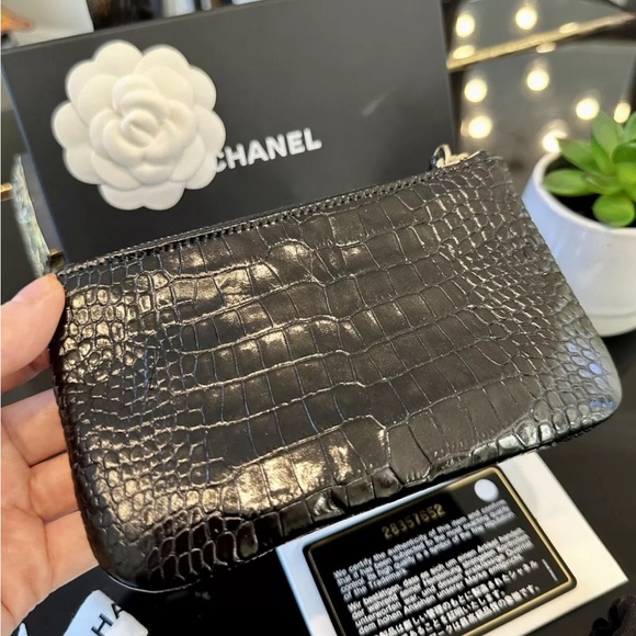🖤RARE🖤 Chanel CC Calfskin Crocodile Embossed Cosmetic Case Pouch Black G… - Picture 9 of 13
